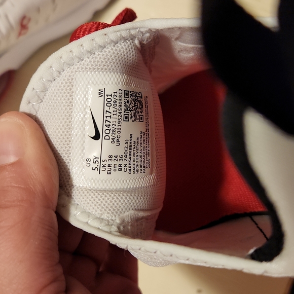 NWB Nike Air Max 270 Size 5.5Y or 7W - Picture 4 of 5